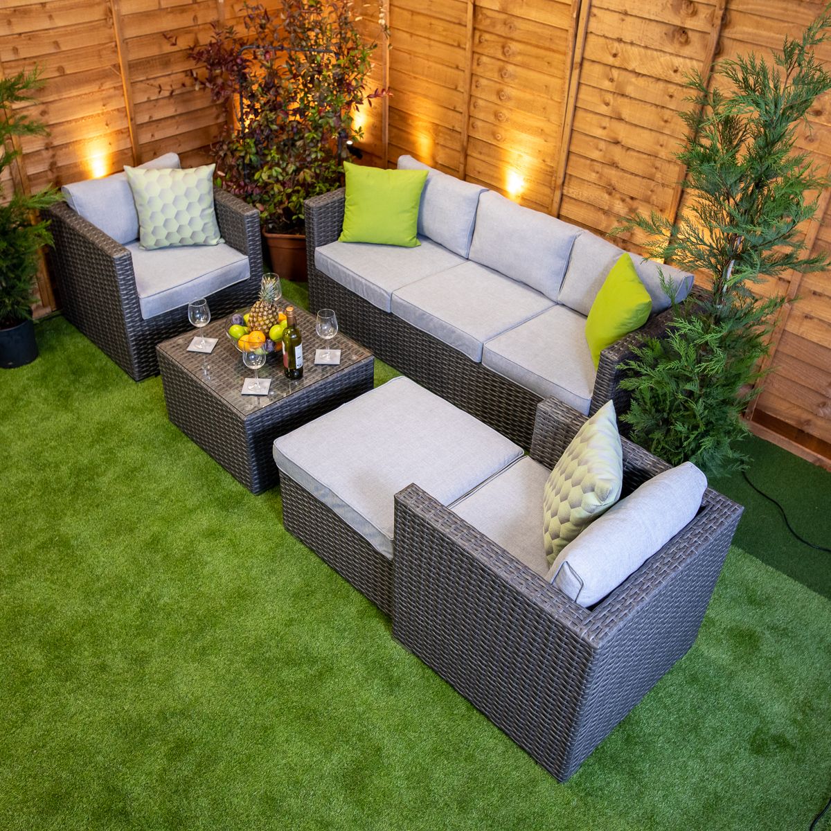 Hosting Outdoor Gatherings: Rattan Garden Furniture Setup Tips